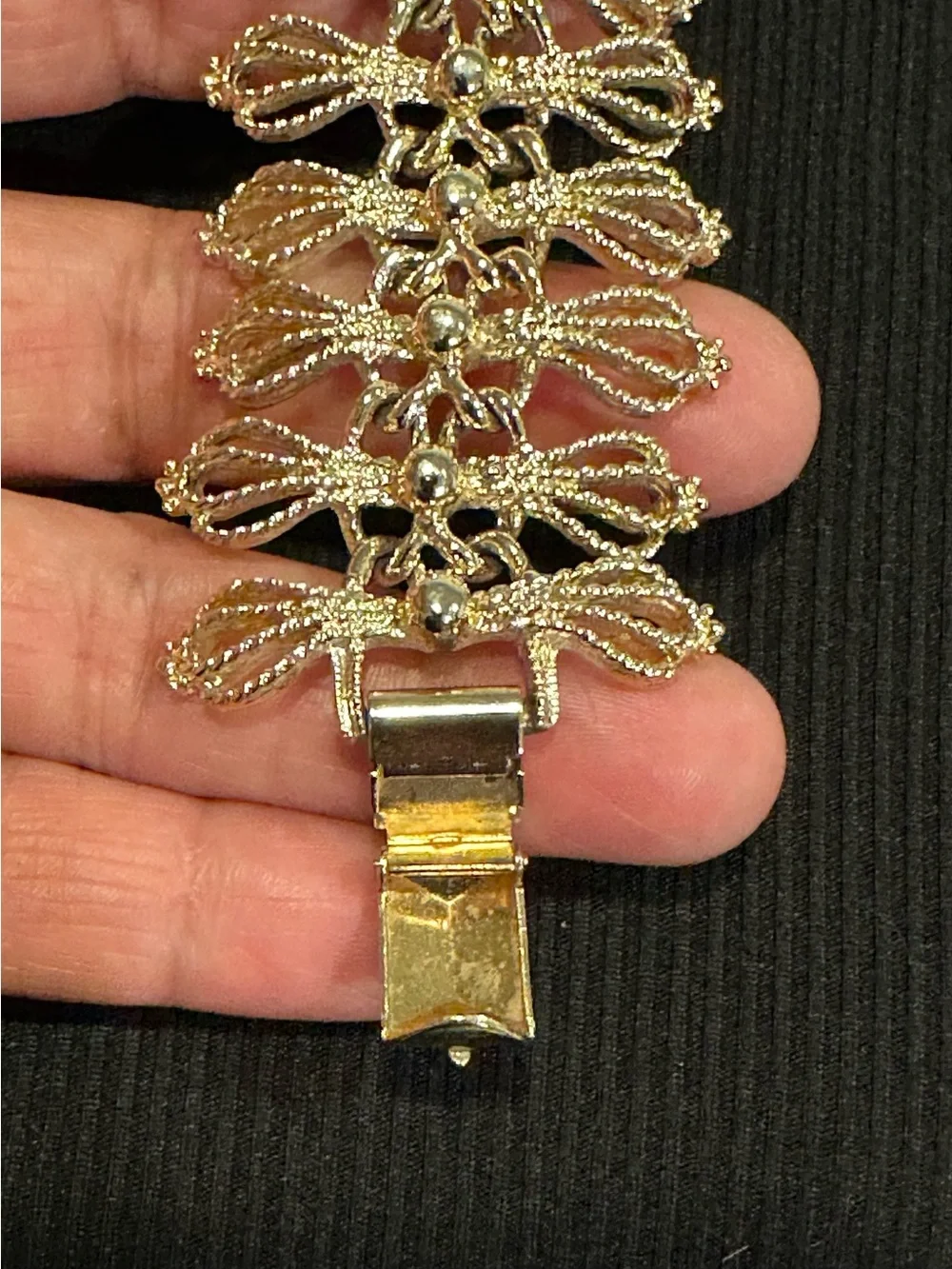 Vintage Signed Emmons Gleaming Bows Gold Tone Wide Panel Link Bracelet